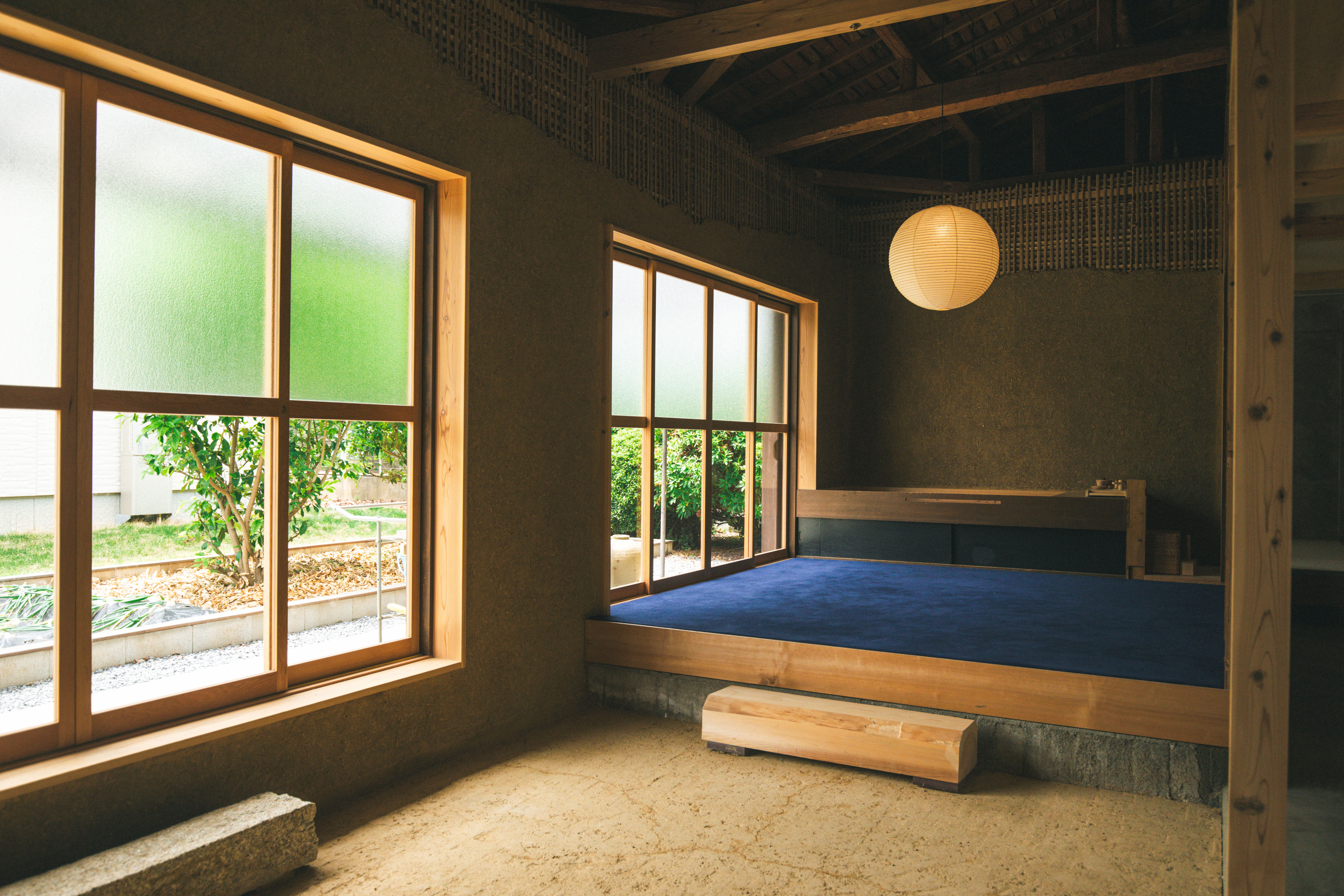 職人やアーティストとの協働制作で手仕事の豊かさを編み込んだ空間