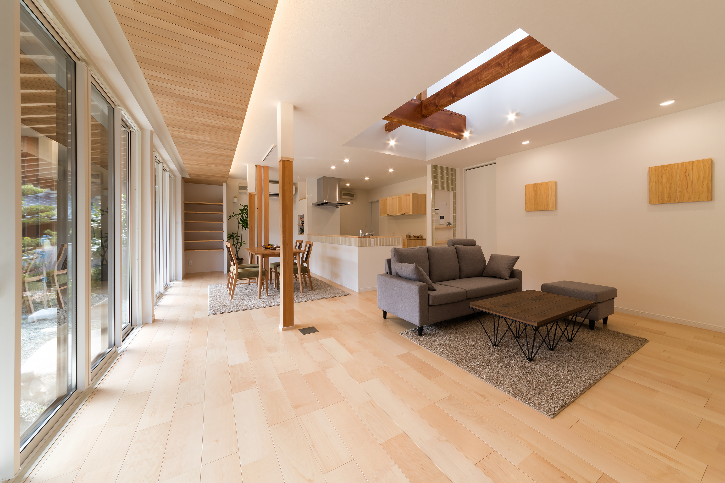 デザインと機能を両立させて家族の日常をやさしく照らす空間に